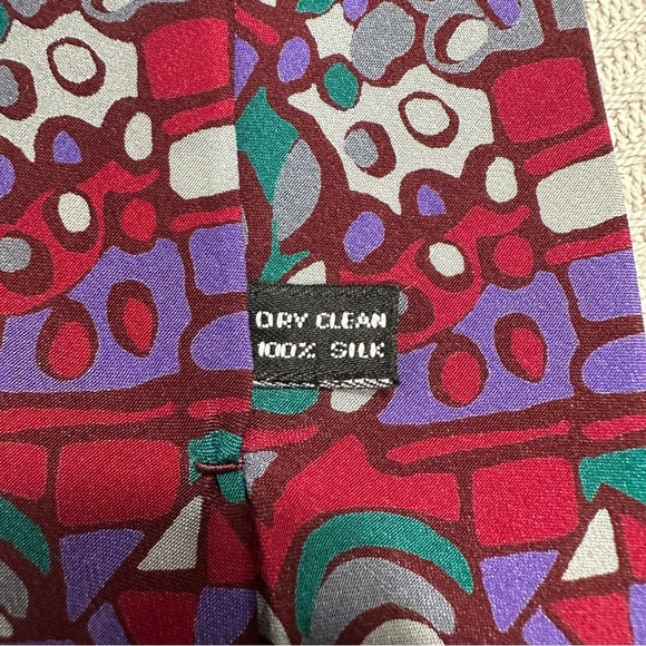 100% silk necktie, no brand tag found. Beautiful abstract pattern. - Picture 2 of 5